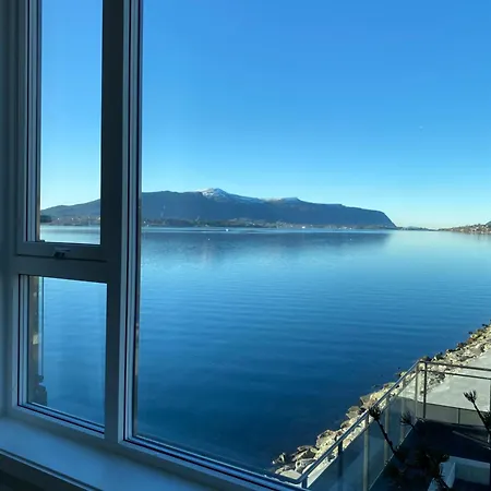 Ny I Med Fantastisk Utsikt Alesund